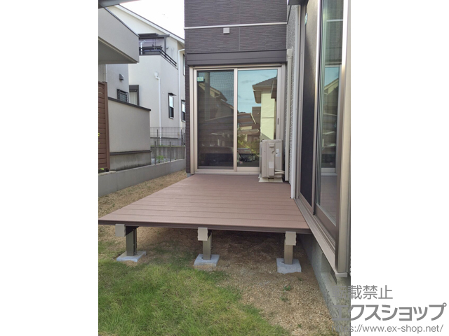 奈良県北葛城郡王寺町のLIXIL リクシル（トステム）のウッドデッキ レストステージ 床板キャップ納まり 施工例