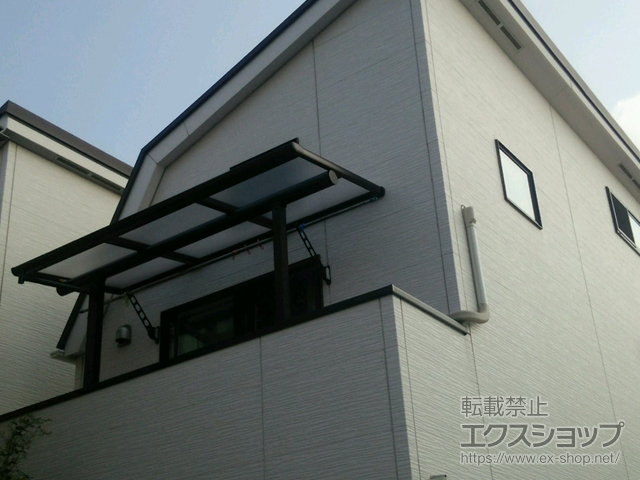 東京都江戸川区ののテラス屋根 プレシオステラス F型 屋根タイプ 単体 積雪〜20ｃｍ対応＋バルコニー屋根用水平式物干し 木造躯体用 標準 2本入り×1セット 施工例