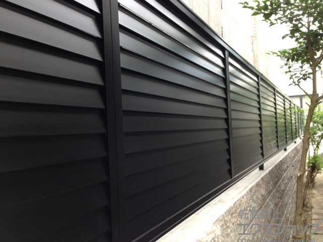 大阪府箕面市ののフェンス・柵 プレスタフェンス 8型 横ルーバー フリーポールタイプ 施工例