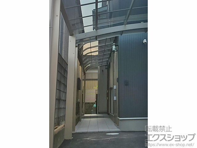 滋賀県大津市のLIXIL リクシル（トステム）のテラス屋根 ライザーテラスII R型 テラスタイプ 連棟 積雪〜20cm対応 施工例