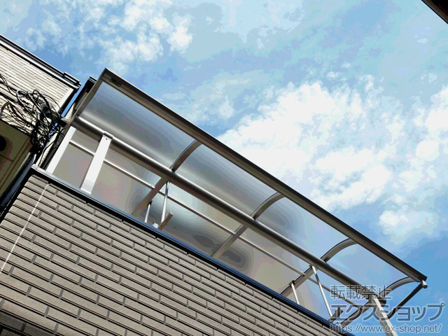 大阪府大阪市ののバルコニー・ベランダ屋根 プレシオステラス R型 屋根タイプ 単体 積雪〜20cm対応+プレシオステラス用 吊り下げ式物干し 施工例