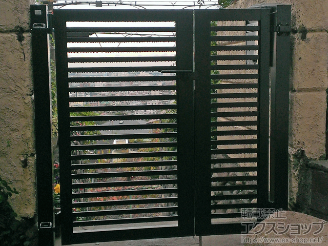 兵庫県神戸市のの門扉 プレスタ門扉 3型 太横桟 両開き親子 柱使用※同型子扉使用※ 施工例