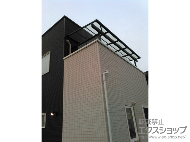 青森県八戸市のLIXIL リクシル（トステム）のバルコニー・ベランダ屋根 スピーネ F型 1500 屋根タイプ 単体 積雪〜50cm対応＋スピーネ用 側面スクリーン※片側/一段仕様 施工例