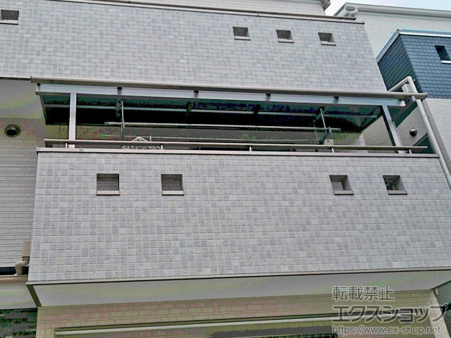 大阪府八尾市のLIXIL リクシル（トステム）のバルコニー・ベランダ屋根 ライザーテラスII R型 屋根タイプ 単体 積雪〜20cm対応+ ライザーテラスII用 吊り下げ物干し 施工例