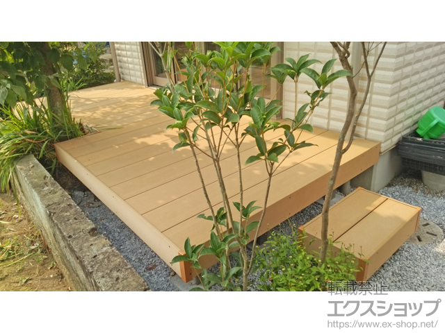 栃木県宇都宮市のLIXIL リクシル（トステム）のウッドデッキ レストステージ 幕板納まり+レストステージ 独立ステップ 施工例