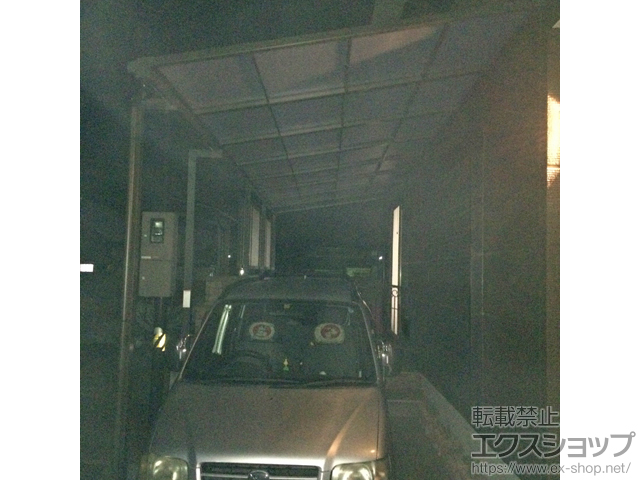 大阪府岸和田市のLIXIL リクシル（トステム）のテラス屋根 ライザーテラスII F型 テラスタイプ 連棟 積雪〜20cm対応+ライザーテラスII 用前面スクリーン1段 施工例