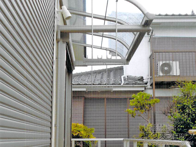 神奈川県横浜市のLIXIL リクシル（トステム）のバルコニー・ベランダ屋根 パワーアルファ RB型 ルーフタイプ 単体 積雪〜30cm対応 施工例