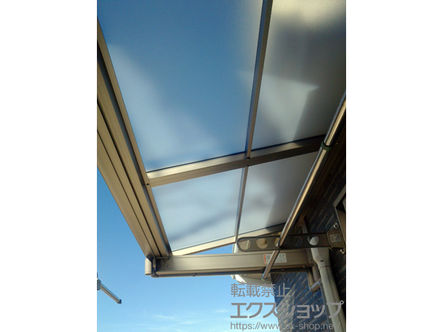 神奈川県横浜市のLIXIL リクシル（トステム）のバルコニー・ベランダ屋根 ライザーテラスII F型 ルーフタイプ 単体 積雪〜20cm対応 施工例