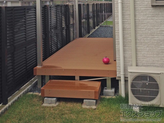 奈良県奈良市ののウッドデッキ リウッドデッキ 200+リウッドデッキ テラス柱用カバー(柱2本分)+リウッドデッキ 200 独立式リウッドステップ2型 施工例