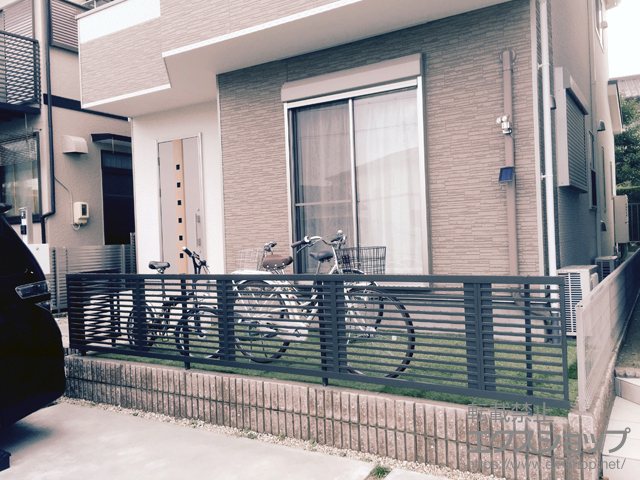 愛知県尾張旭市ののフェンス・柵 ライシスフェンス 9型 細横桟 フリーポールタイプ 施工例