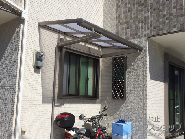大阪府泉大津市のLIXIL リクシル（トステム）のバルコニー・ベランダ屋根 パワーアルファ F型 ルーフタイプ 単体 積雪〜30cm対応 施工例