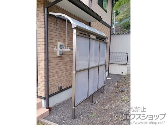 京都府舞鶴市のLIXIL リクシル（トステム）のテラス屋根 ライザーテラスII R型 1500 テラスタイプ 単体 積雪〜50cm対応+前面スクリーン 2段 施工例