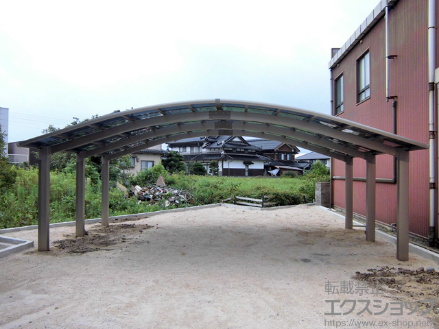 鳥取県東伯郡琴浦町のLIXIL リクシル（トステム）のカーポート リベルポートシグマIII 1500 3台用 積雪〜50cm対応 施工例