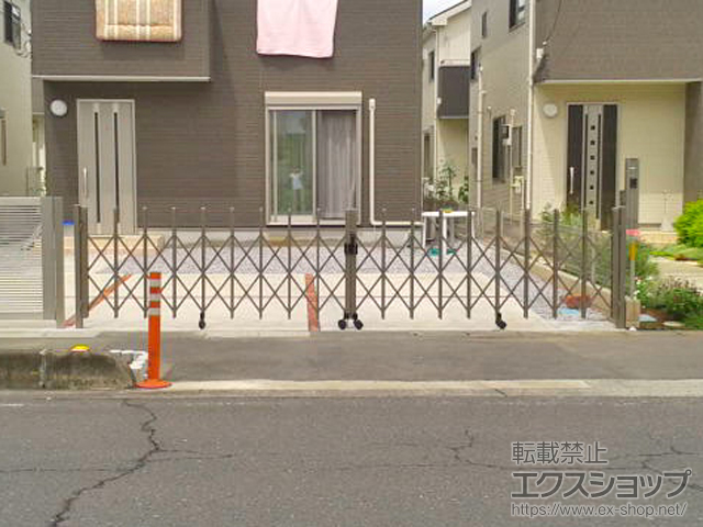 埼玉県鶴ヶ島市ののカーゲート トリップゲート RB型 ノンレール 両開き 54W（27S＋27M） 施工例