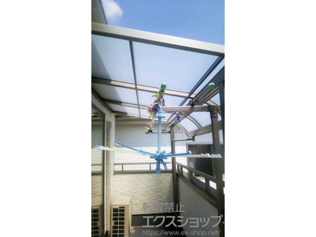 奈良県香芝市のLIXIL リクシル（トステム）のバルコニー・ベランダ屋根 ライザーテラスII R型 屋根タイプ 単体 積雪〜20cm対応 施工例