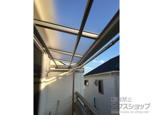 東京都練馬区のYKKAPのバルコニー・ベランダ屋根 ヴェクターテラス F型 ルーフタイプ 単体積雪～20cm対応 施工例