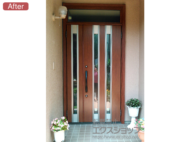 神奈川県海老名市のLIXIL リクシル（トステム）の玄関ドア リシェントII 断熱K4仕様 親子仕様(ランマ付)R F13型 施工例