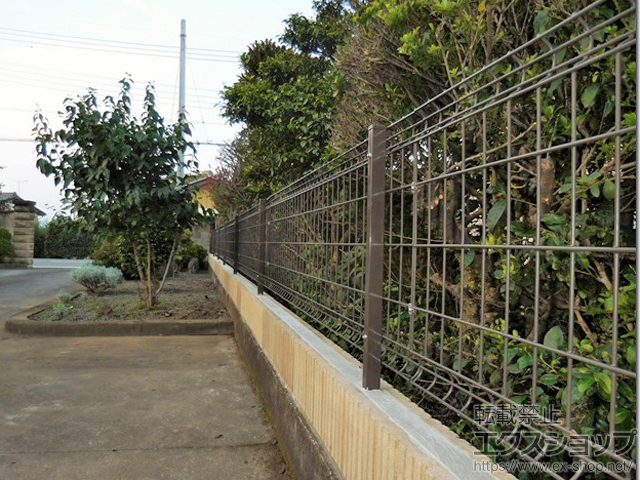 群馬県太田市ののフェンス・柵 ハイグリッドフェンスUF8型 フリーポールタイプ 施工例