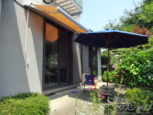 神奈川県横浜市のLIXIL リクシル（トステム）のオーニング・日よけ 彩風C型 手動式 施工例