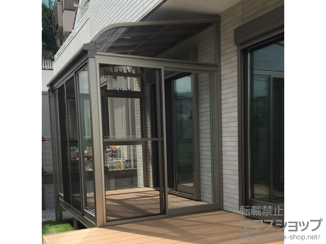 東京都八王子市のLIXIL リクシル（トステム）のテラス囲い・サンルーム ほせるんですII R型 1500 床納まり ランマ無 積雪~50cm対応 施工例