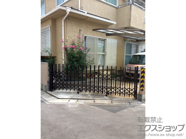 埼玉県八潮市ののカーゲート トリップゲート ペットガード型 ノンレール 片開き 37S 施工例