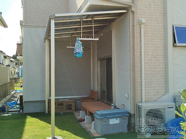 千葉県市原市ののテラス屋根 ヴェクターテラス F型 テラスタイプ 単体 積雪〜20cm対応＋ヴェクターテラス用 吊下げ物干し 標準 2本入 施工例