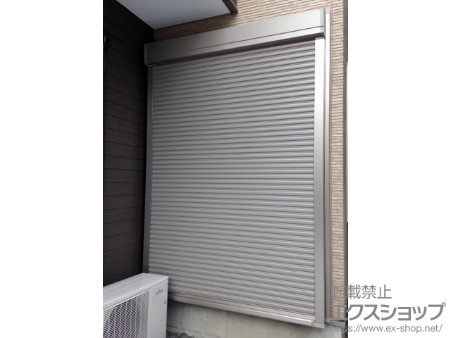 静岡県静岡市のLIXIL リクシル（トステム）の窓シャッター リフォームシャッター 片入隅納まりL/外観左側入隅 イタリヤ 手動式 施工例