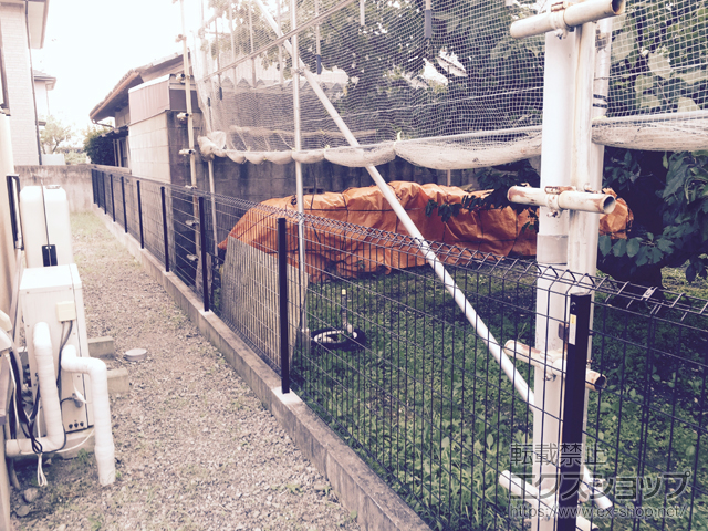 山梨県南アルプス市ののフェンス・柵 イーネットフェンス1F型 自由柱タイプ 施工例