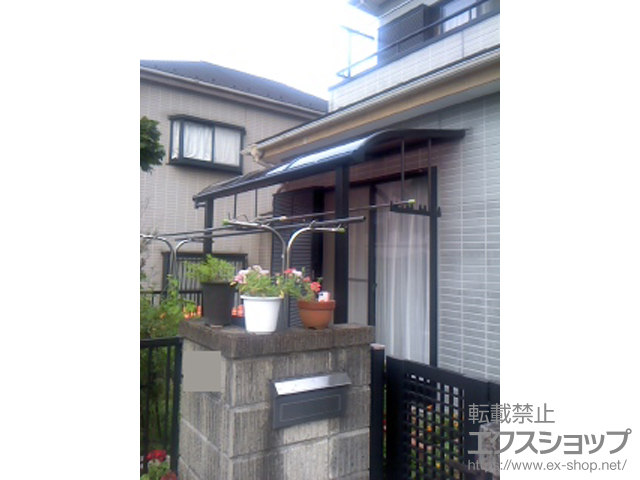 神奈川県横浜市ののテラス屋根 ヴェクターテラス R型 テラスタイプ 単体 積雪〜20cm対応＋ヴェクターテラス用 吊り下げ式物干し 施工例