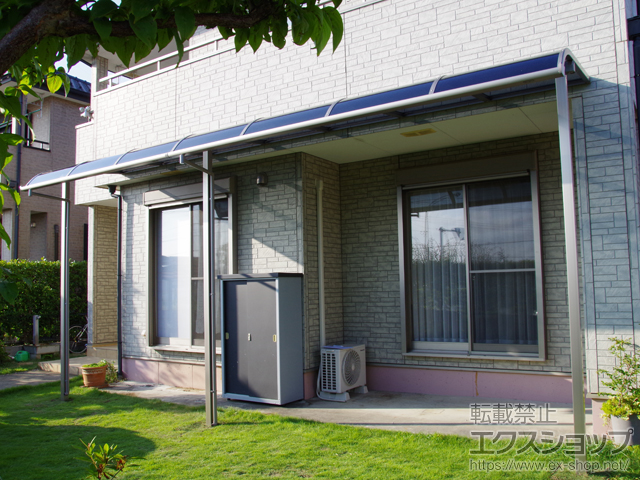 埼玉県久喜市のLIXIL リクシル（トステム）のテラス屋根 ライザーテラスII R型 テラスタイプ 連棟 積雪〜20cm対応 施工例