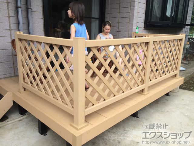 神奈川県横浜市ののウッドデッキ リウッドデッキ 200＋リウッドデッキフェンス 2型＜ラチス格子＞＋リウッドステップ5型 Sタイプ(1段) 施工例