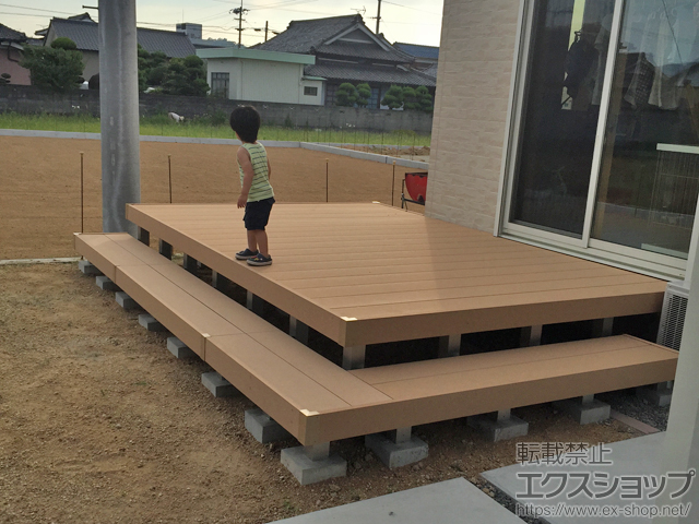 香川県仲多度郡多度津町ののウッドデッキ リウッドデッキ 200＋段床 1段(正面+片側面タイプ) 施工例