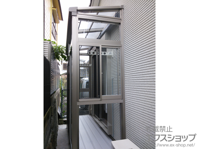 兵庫県明石市のLIXIL リクシル（トステム）のテラス囲い・サンルーム ほせるんですII F型 床納まり ランマ付き 積雪〜20cm対応＋日除け3スパン＋カーテンレール 施工例