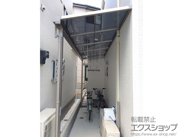 東京都足立区のLIXIL リクシル（トステム）のテラス屋根 ライザーテラスII F型 テラスタイプ 単体 積雪〜20cm対応＋吊り下げ物干し ロング 施工例