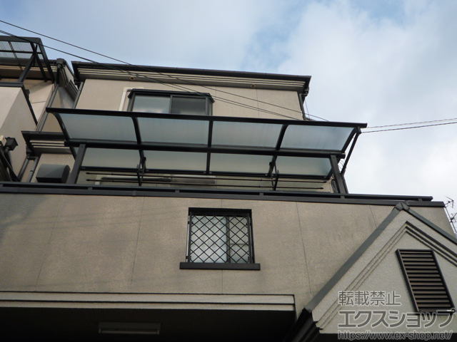 大阪府豊中市ののバルコニー・ベランダ屋根 ヴェクターテラス R型 屋根タイプ 単体 積雪〜20cm対応＋吊下げ物干し 施工例