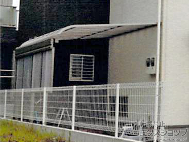 和歌山県和歌山市のLIXIL リクシル（トステム）のテラス屋根 ライザーテラスII R型 テラスタイプ 単体 積雪〜20cm対応＋前面スクリーン1段付き 施工例