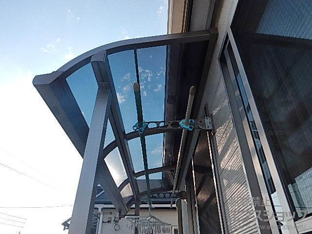 愛知県一宮市のLIXIL リクシル（トステム）のバルコニー・ベランダ屋根 ライザーテラスII R型 屋根タイプ 単体 積雪〜20cm対応 施工例