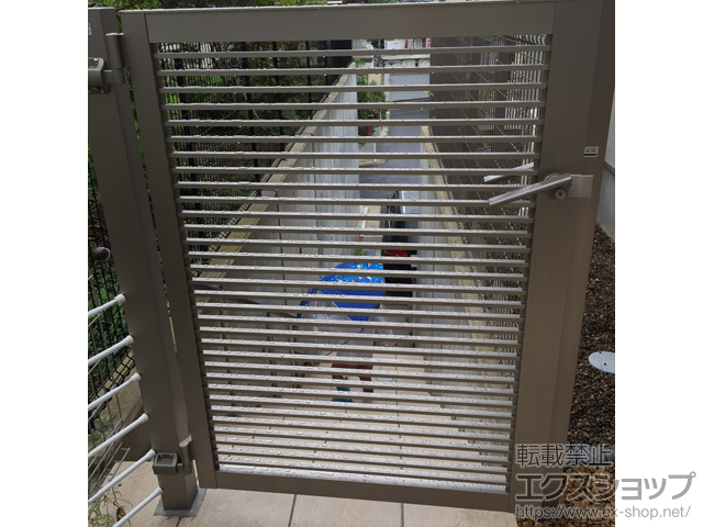 神奈川県横浜市のの門扉 プレスタ門扉 1型 細横桟 片開き 柱使用 施工例