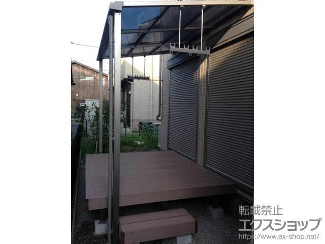 滋賀県近江八幡市のLIXIL リクシル（トステム）のテラス屋根 ライザーテラスII F型 テラスタイプ 単体 積雪〜20cm対応＋吊り下げ物干し 標準 2本入 施工例