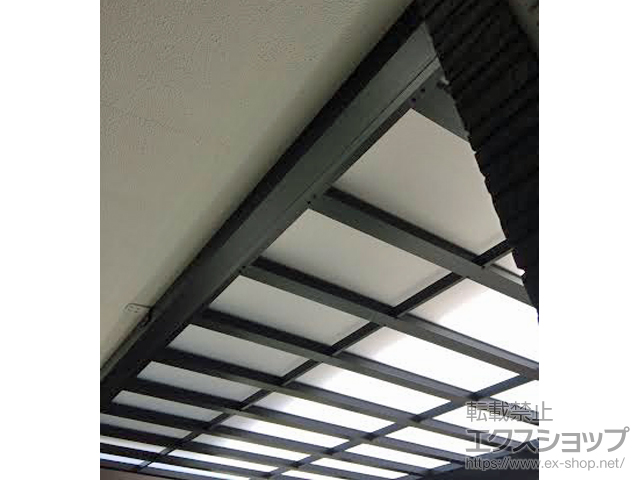 東京都大田区のLIXIL リクシル（トステム）のテラス屋根 パワーアルファ F型 テラスタイプ 単体 積雪〜30cm対応 施工例