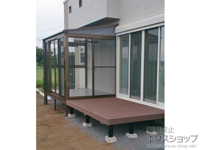 茨城県土浦市のLIXIL リクシル（トステム）のテラス囲い・サンルーム ほせるんですII F型 床納まり ランマ無 長尺仕様 積雪〜20cm対応+吊り下げ物干し ワイド 2本入/吊り下げ物干し取付桟×2 施工例