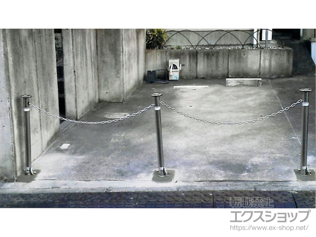 東京都杉並区ののカーゲート スペースガード(車止め) F48型 取外し式 フタ付 南京錠付き ステンレス 施工例