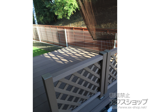 東京都日野市ののウッドデッキ リウッドデッキ 200＋リウッドデッキフェンス2型＜ラチス格子＞＋リウッドデッキ門扉2型＜ラチス格子＞ 施工例