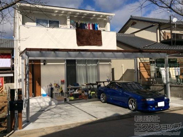 京都府宇治市ののカーポート アーキデュオ プレミアムワイド マテリアルカラー 3台用 積雪~20cm対応＋竿掛けセットD 柱取付タイプ 施工例