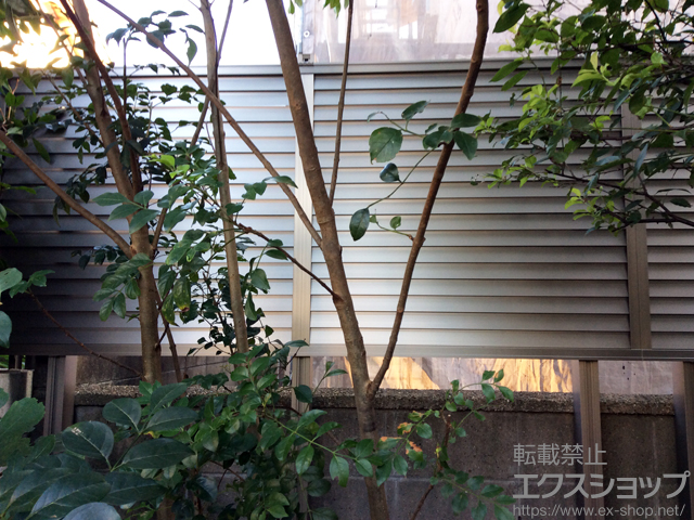 兵庫県明石市ののフェンス・柵 プレスタフェンス 8型 横ルーバー アルミ多段柱仕様（1段） 施工例