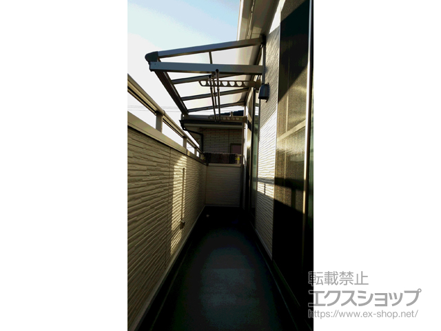 静岡県沼津市ののバルコニー・ベランダ屋根 ヴェクターテラス F型 ルーフタイプ 単体積雪〜20cm対応＋ヴェクターテラス 水平式物干し ロング(木造躯体用) 2本入×1 施工例