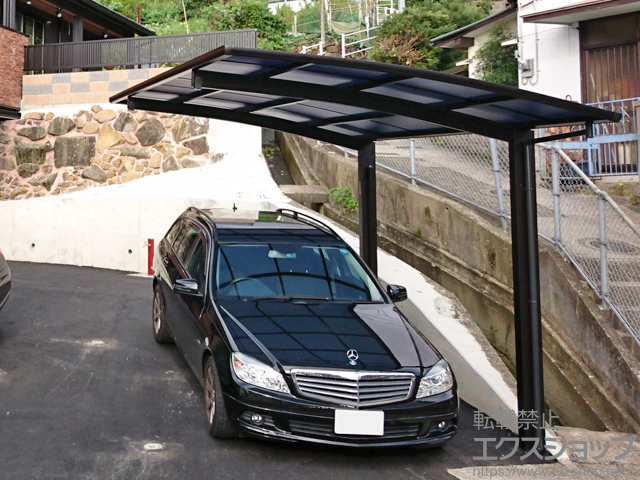 長崎県佐世保市ののカーポート プレシオスポート 積雪〜20cm対応＋屋根ふき材補強部品(1セット)＋着脱式補助柱 標準・ハイルーフ兼用 2本入 施工例