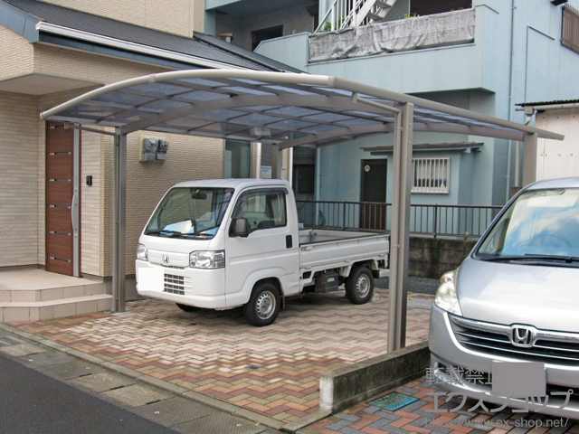 鹿児島県鹿児島市ののカーポート ネスカR (ラウンドスタイル) ワイド 積雪〜20cm対応 施工例
