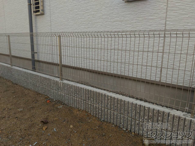大阪府堺市ののフェンス・柵 イーネットフェンス2F型 自由柱施工 施工例