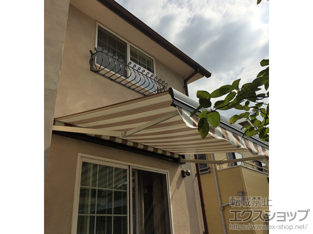 埼玉県入間郡毛呂山町のLIXIL リクシル（トステム）のオーニング・日よけ 彩風S型 手動式＋フリルセット(波形) 施工例